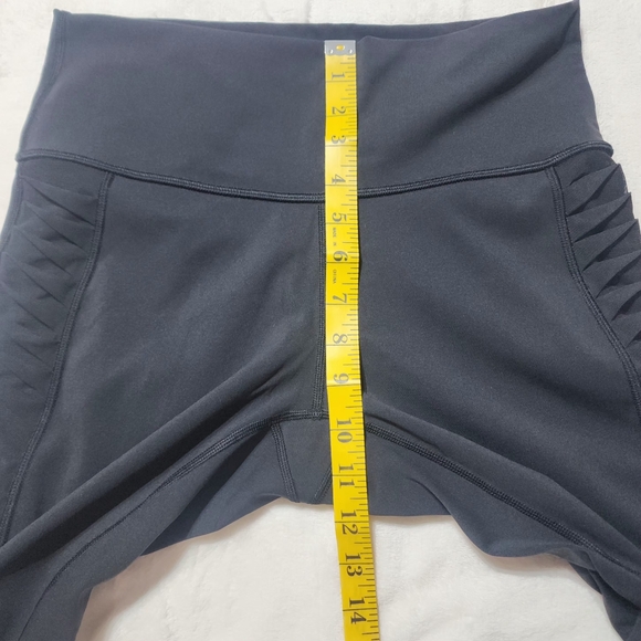 Lululemon Black Asymmetrical Crop Mesh Fabric Pleated Side Panels Size 8 - Picture 9 of 12